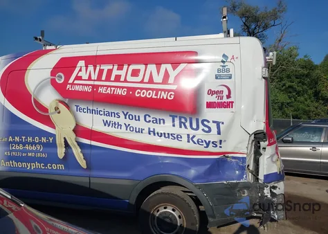 2018 Ford Transit-250 из США, поврежденный, VIN 1FTYR2CM2JKA47524